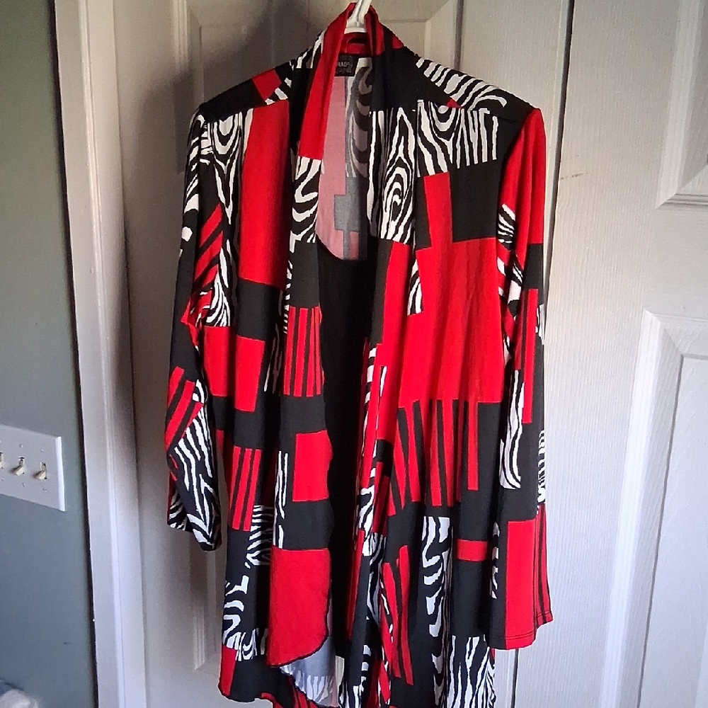 Red and Black Graphic 3/4 Sleeve Blouse